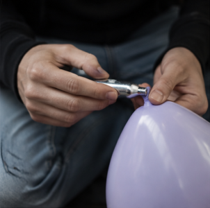 Accompagnez les jeunes face aux risques du protoxyde d'azote